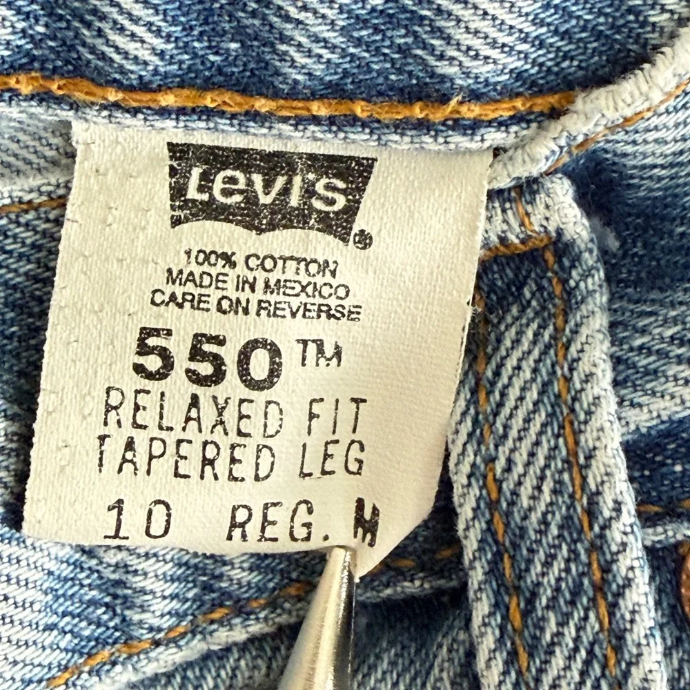 Vintage Levis 550 Womens 10 High Rise Tapered Leg Light Wash Mom Jeans 90s Y2K